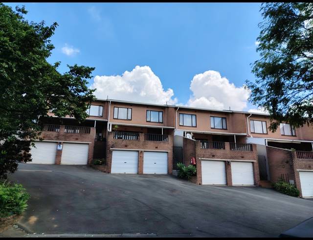 3 BEDROOM TOWNHOUSE FOR SALE IN THE WOLDS